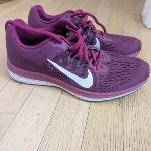 Women's size 10 Nike Zoom Winflow 5 Running Sneakers Purple/White